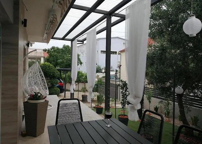 With Swimming Pool - 23696 Apartmán *